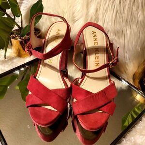 Anne Klein pink platform 👡 sandals